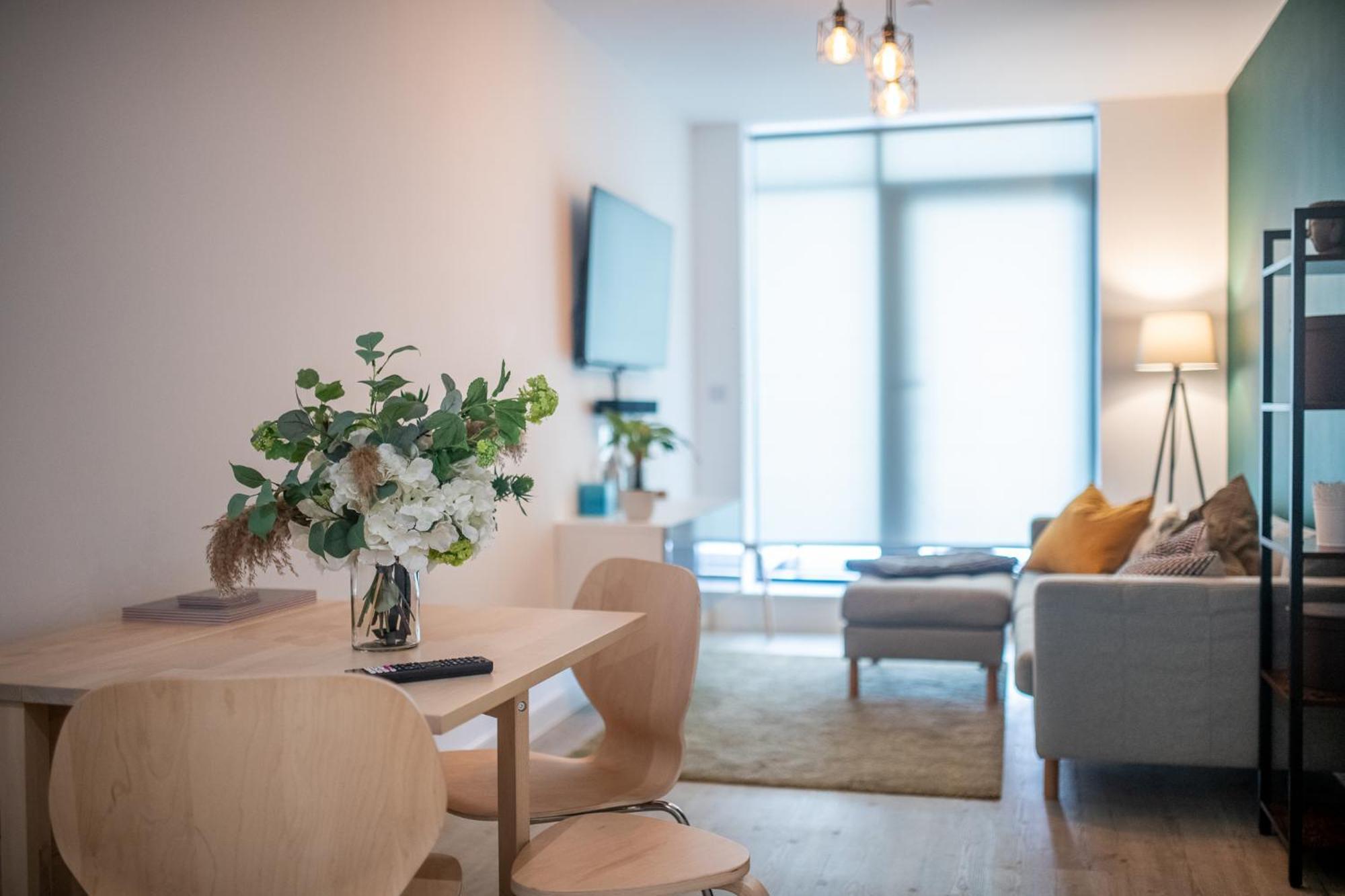 Modern And Spacious Apartment In Salford Quays Manchester Bagian luar foto
